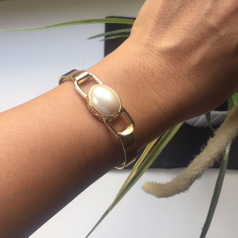 Gold and pearl bracelets 💕🌺💕🌺 - Picture 2 of 5